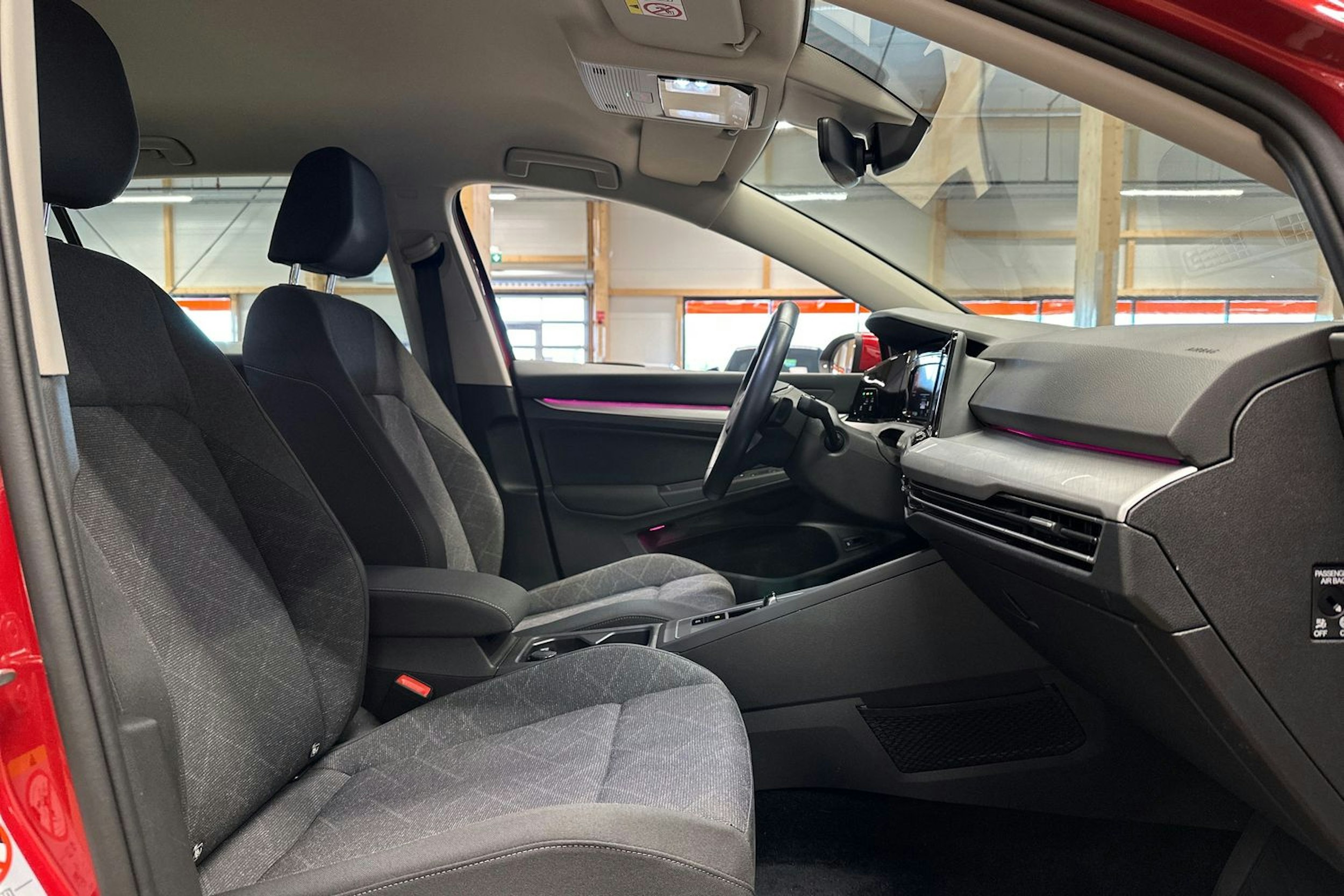punainen Volkswagen Golf 2021 kuva 14.