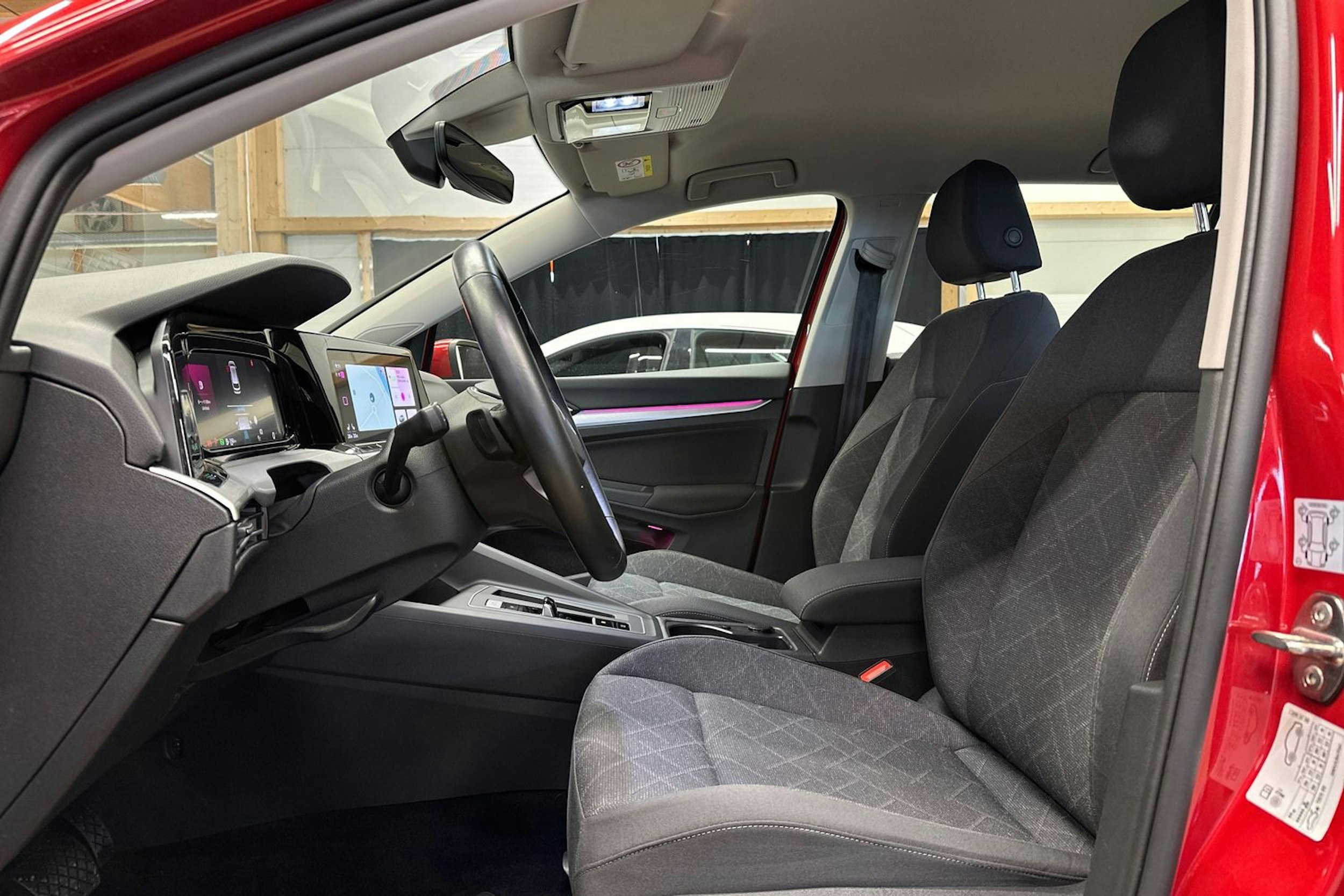 punainen Volkswagen Golf 2021 kuva 16.