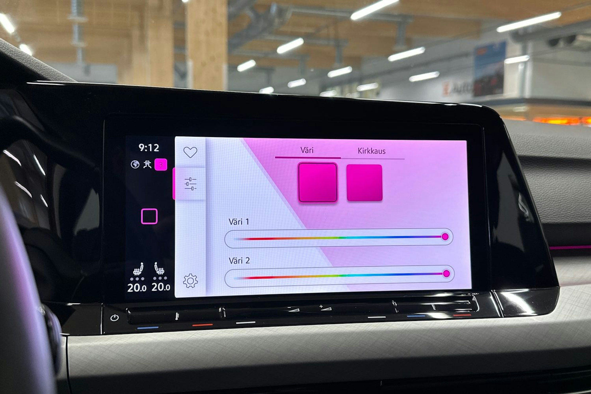 punainen Volkswagen Golf 2021 kuva 20.