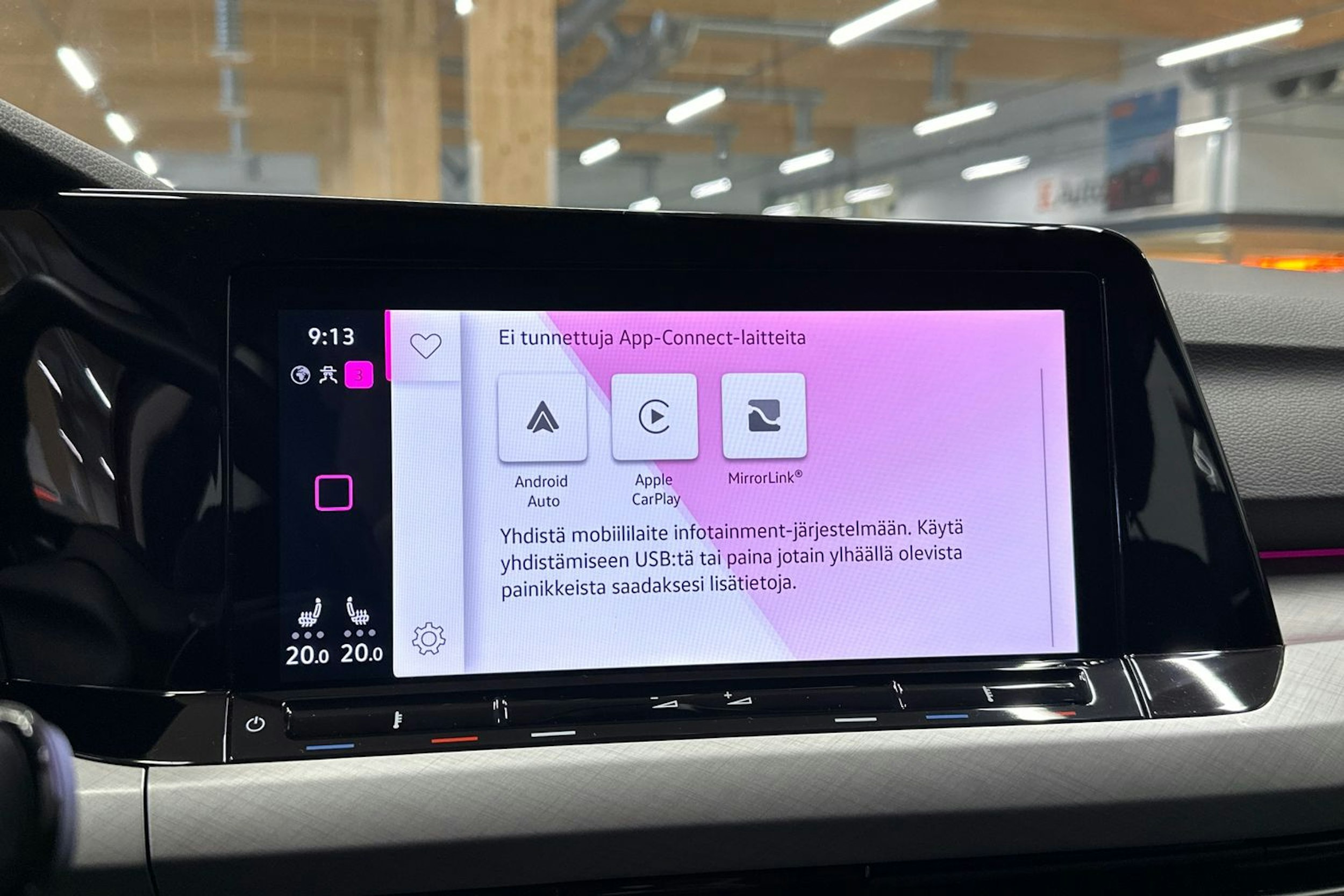 punainen Volkswagen Golf 2021 kuva 21.