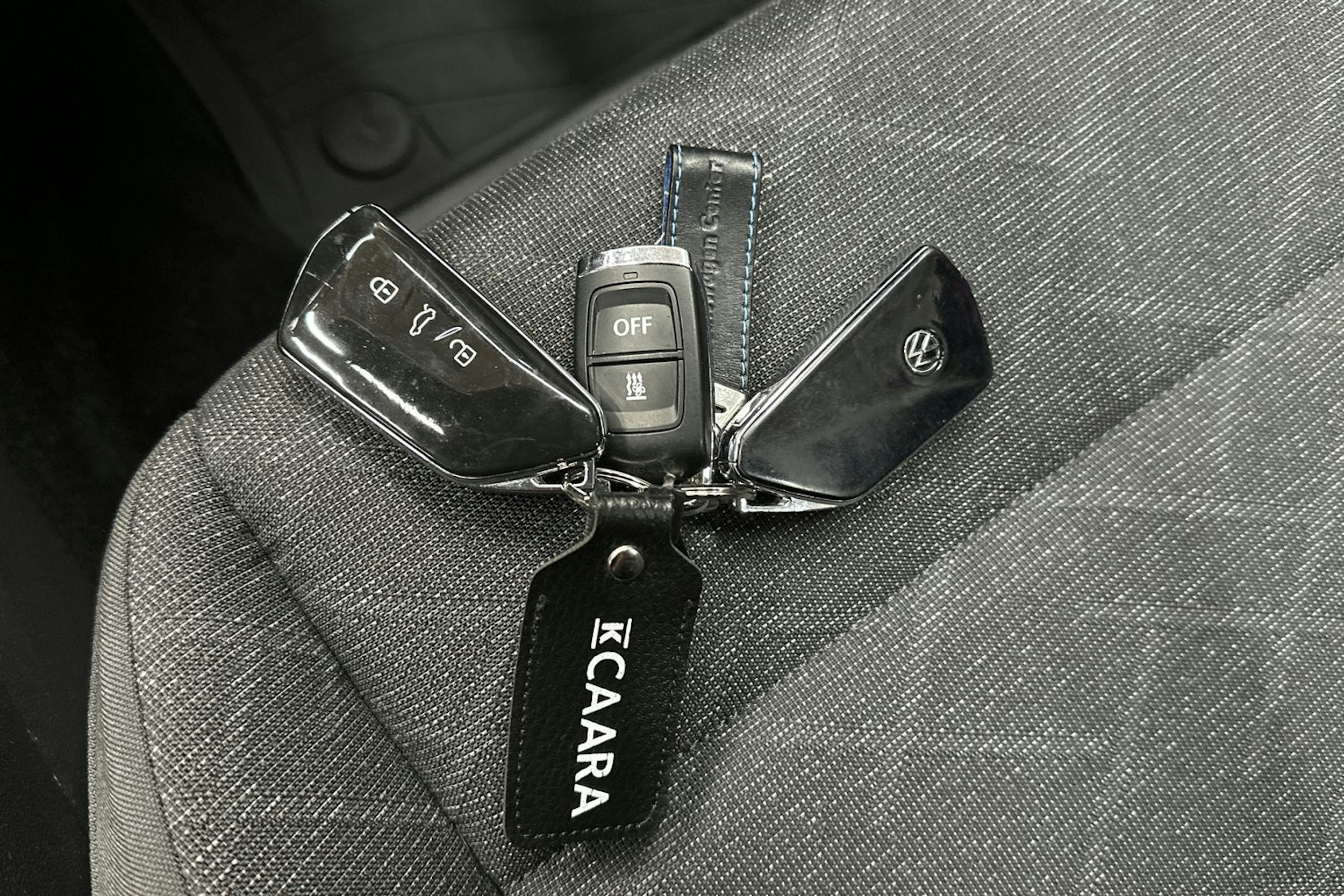 punainen Volkswagen Golf 2021 kuva 24.