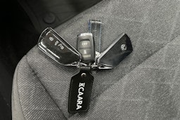 punainen Volkswagen Golf 2021 kuva 24.