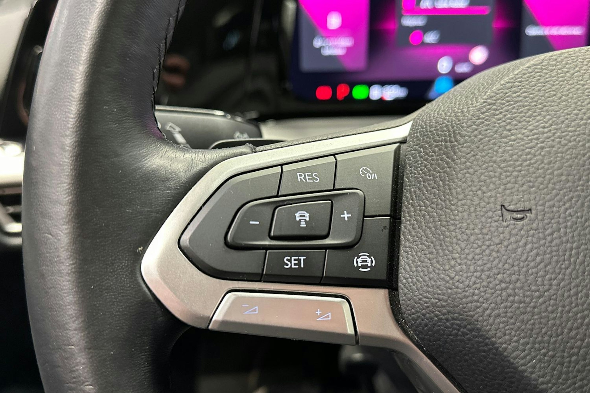 punainen Volkswagen Golf 2021 kuva 26.