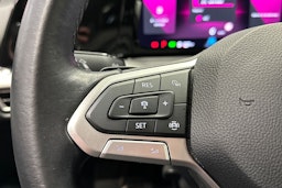 punainen Volkswagen Golf 2021 kuva 26.