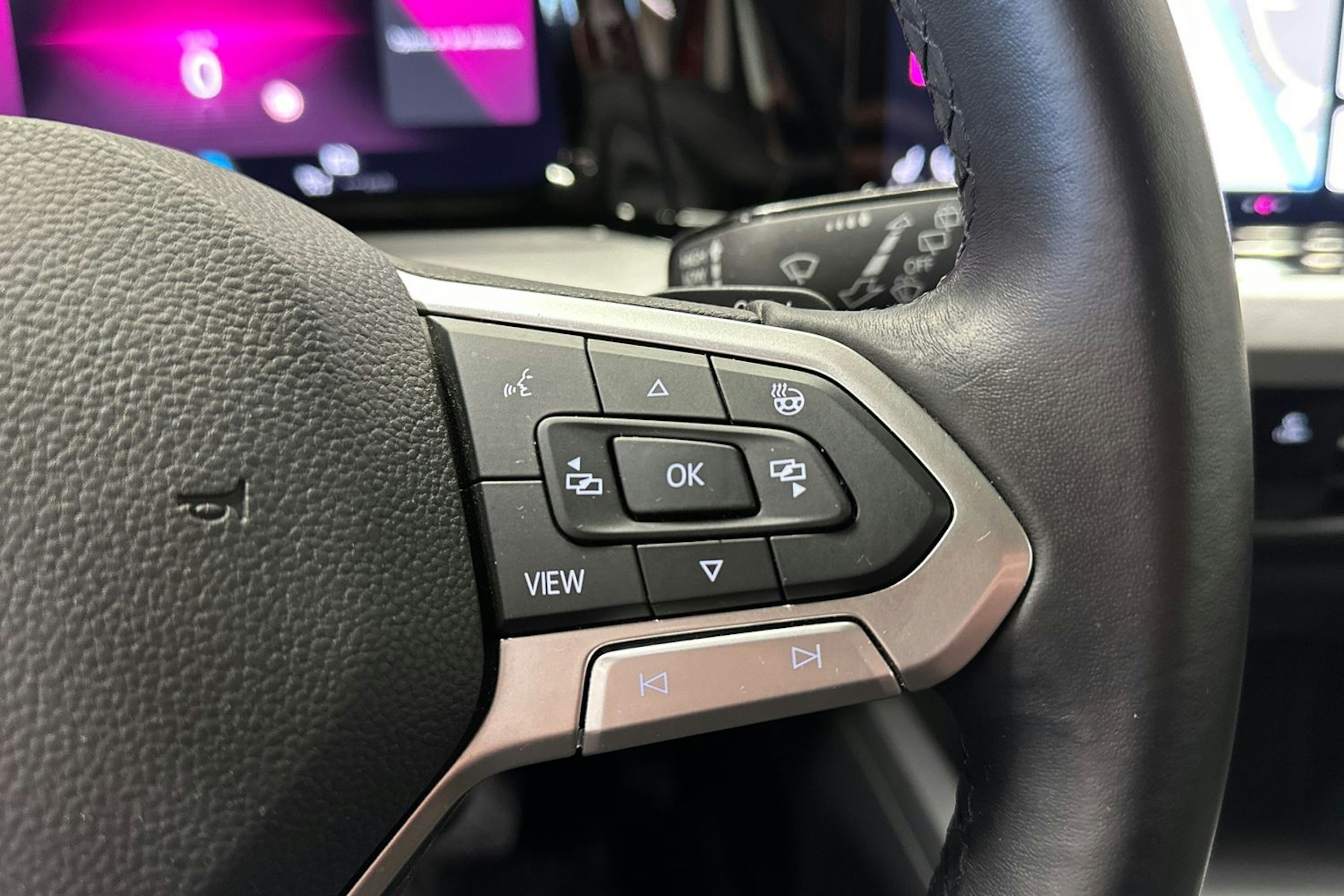 punainen Volkswagen Golf 2021 kuva 27.