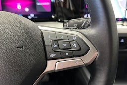 punainen Volkswagen Golf 2021 kuva 27.