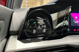 punainen Volkswagen Golf 2021 kuva 28.