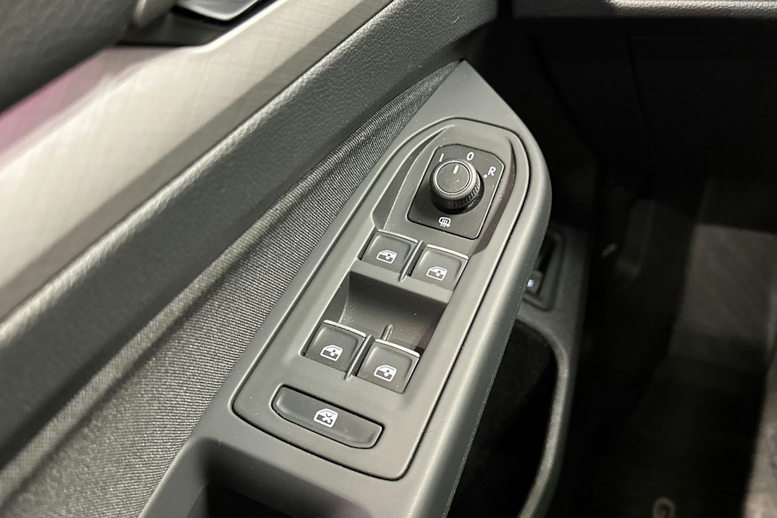 punainen Volkswagen Golf 2021 kuva 29.