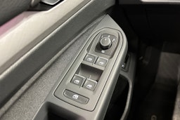 punainen Volkswagen Golf 2021 kuva 29.