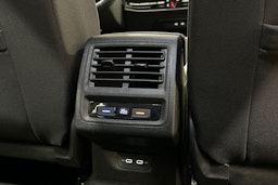 punainen Volkswagen Golf 2021 kuva 30.