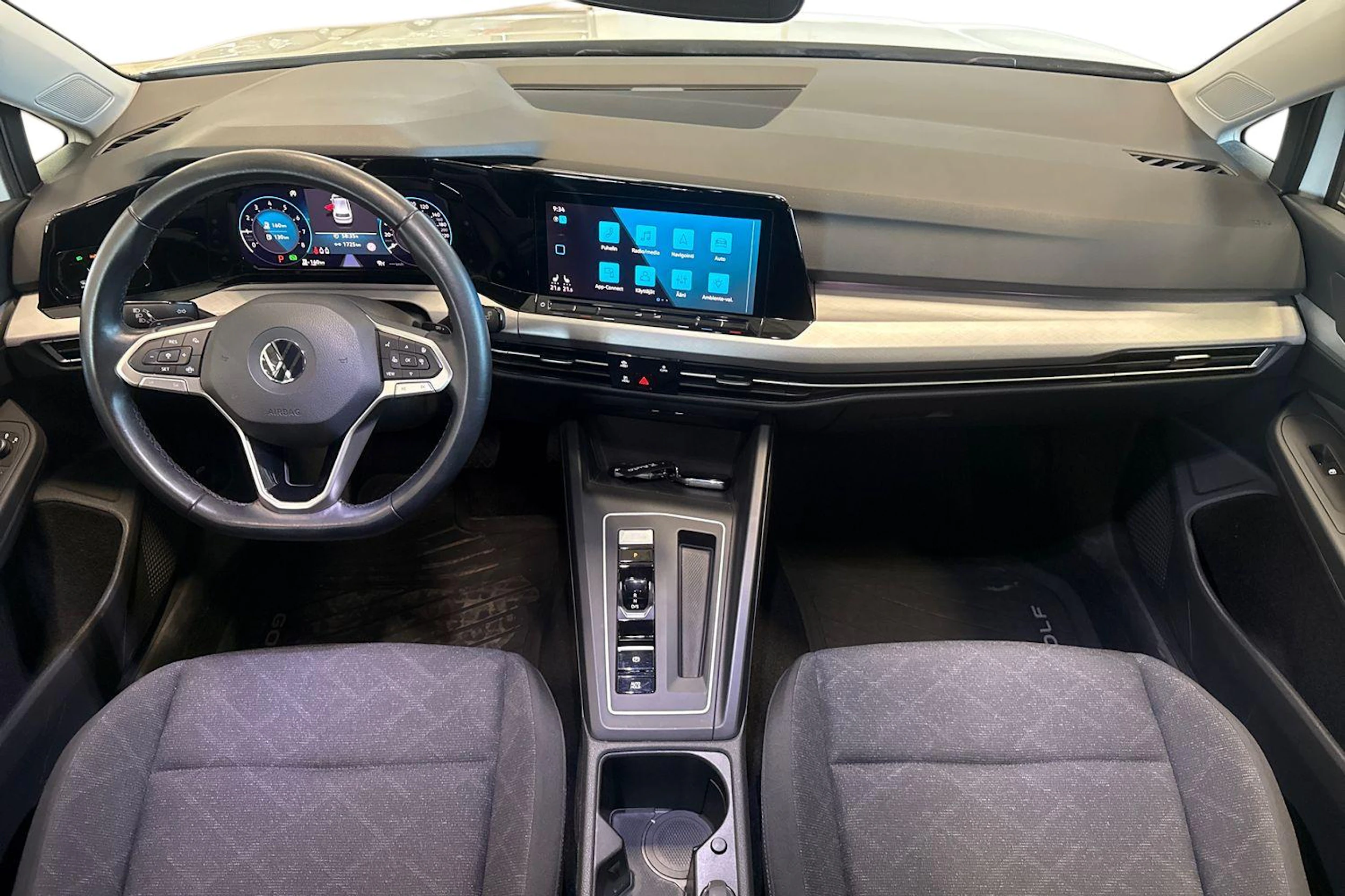 valkoinen Volkswagen Golf 2021 kuva 7.