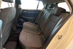 valkoinen Volkswagen Golf 2021 kuva 8.