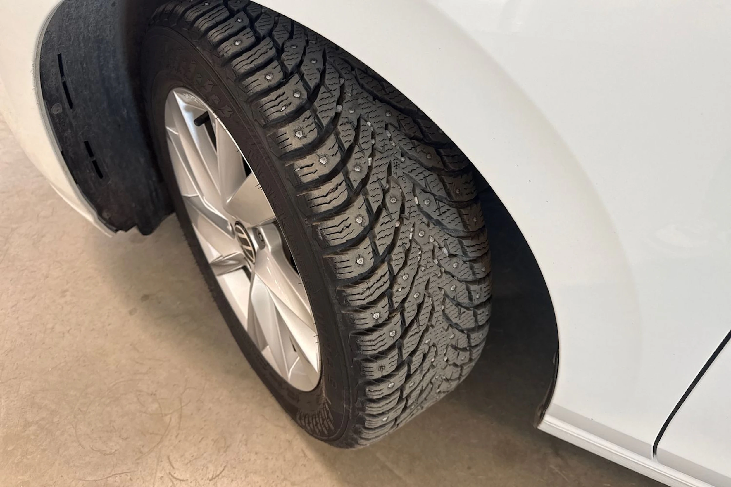 valkoinen Volkswagen Golf 2021 kuva 10.