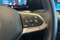 valkoinen Volkswagen Golf 2021 kuva 13.