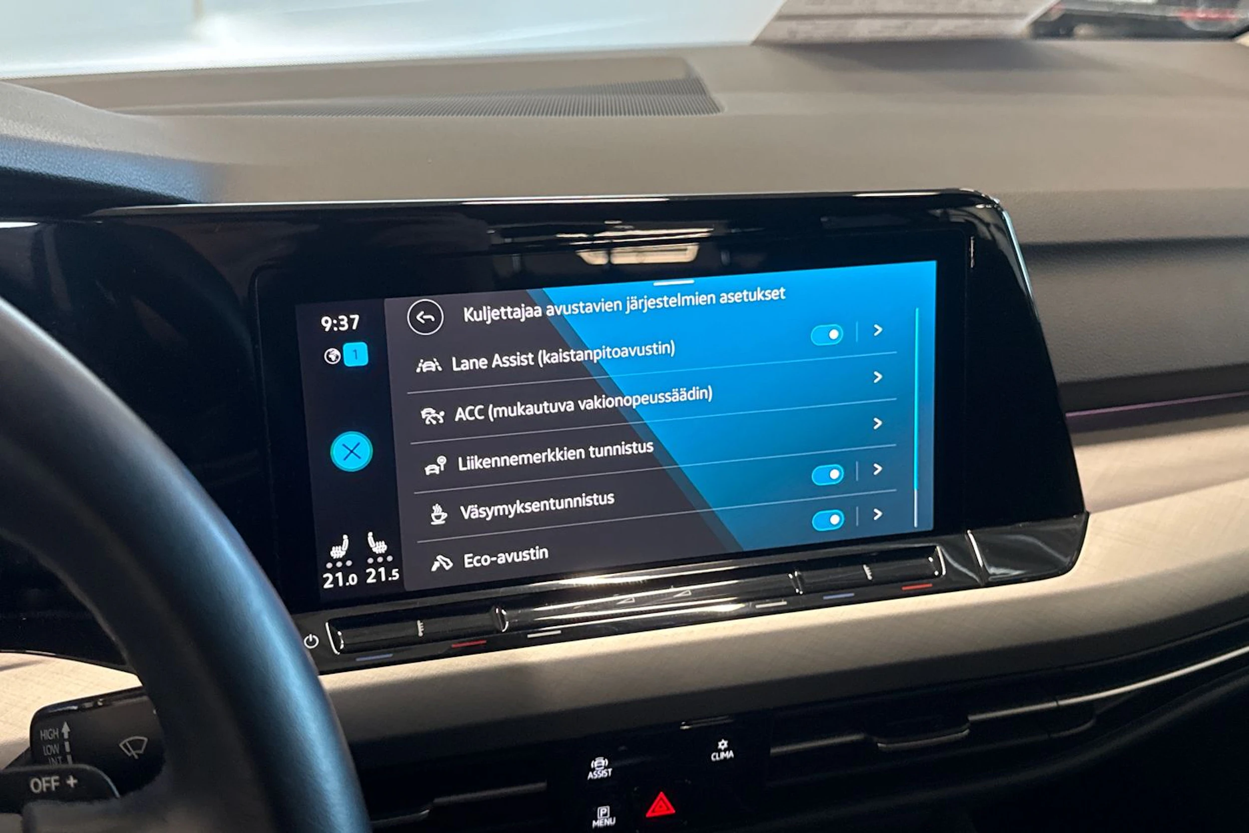 valkoinen Volkswagen Golf 2021 kuva 21.