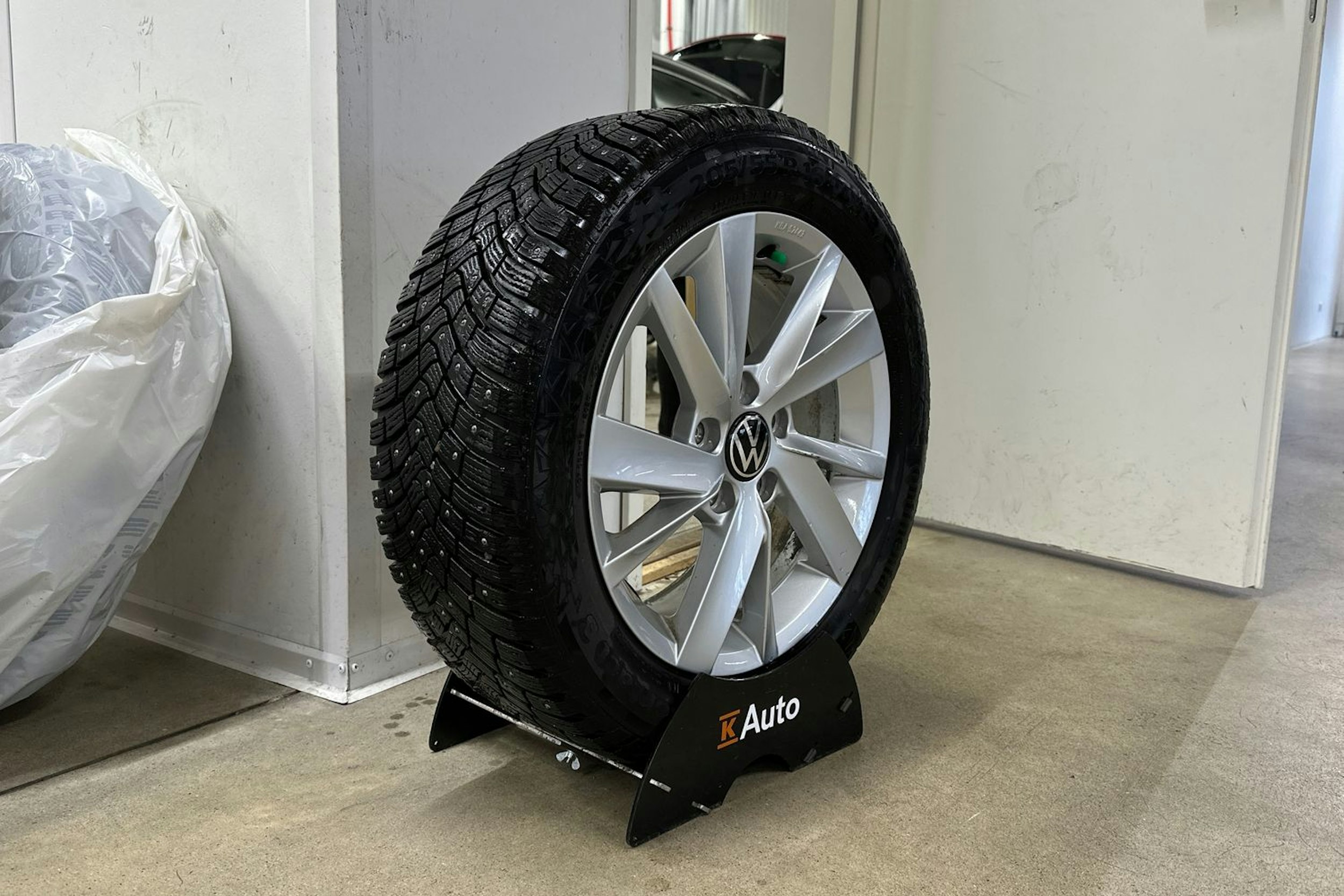 valkoinen Volkswagen Golf 2021 kuva 13.