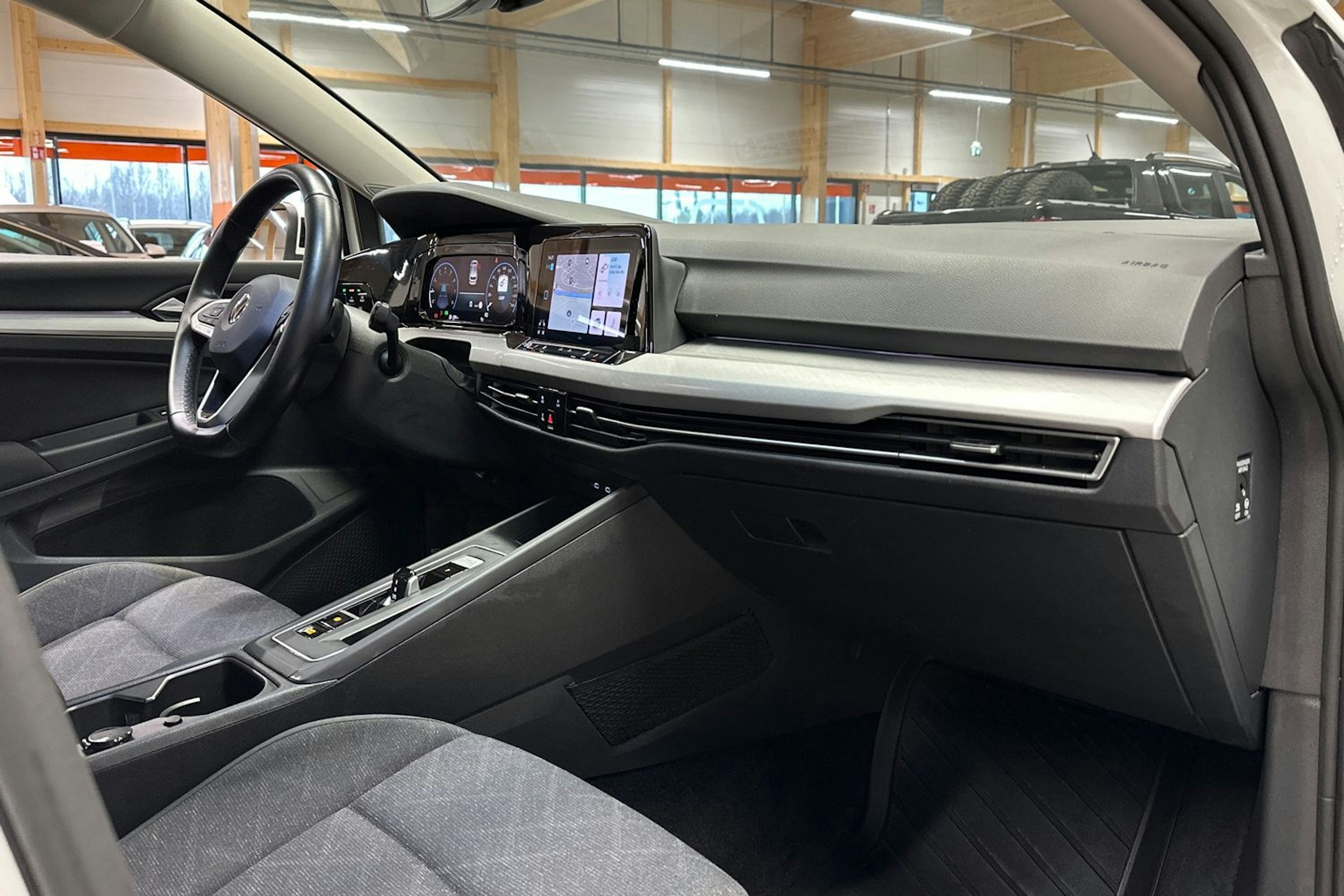 valkoinen Volkswagen Golf 2021 kuva 14.