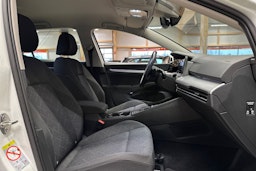 valkoinen Volkswagen Golf 2021 kuva 15.