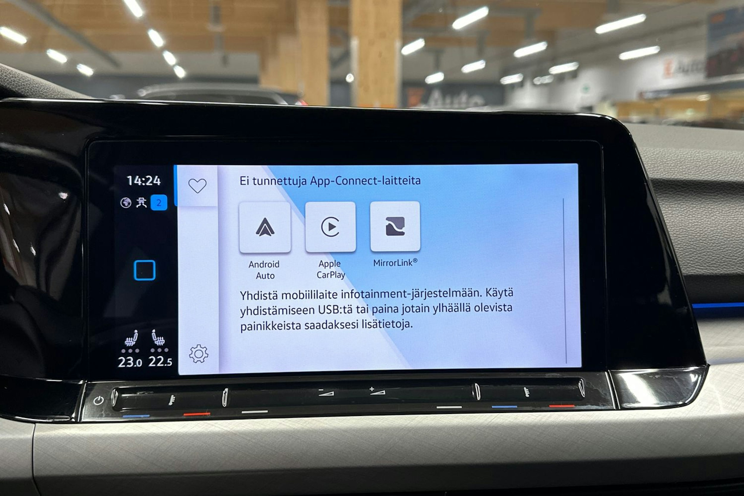 valkoinen Volkswagen Golf 2021 kuva 22.