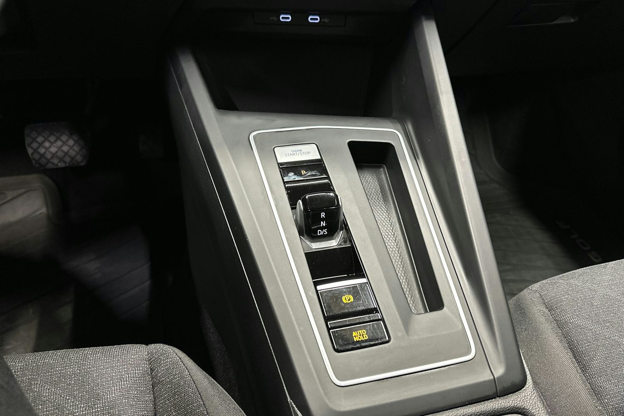 valkoinen Volkswagen Golf 2021 kuva 24.