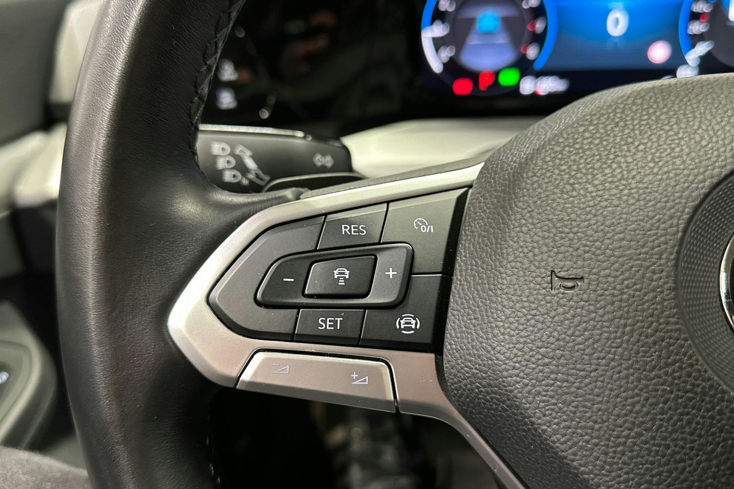 valkoinen Volkswagen Golf 2021 kuva 26.