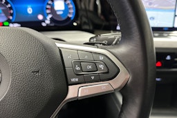 valkoinen Volkswagen Golf 2021 kuva 27.