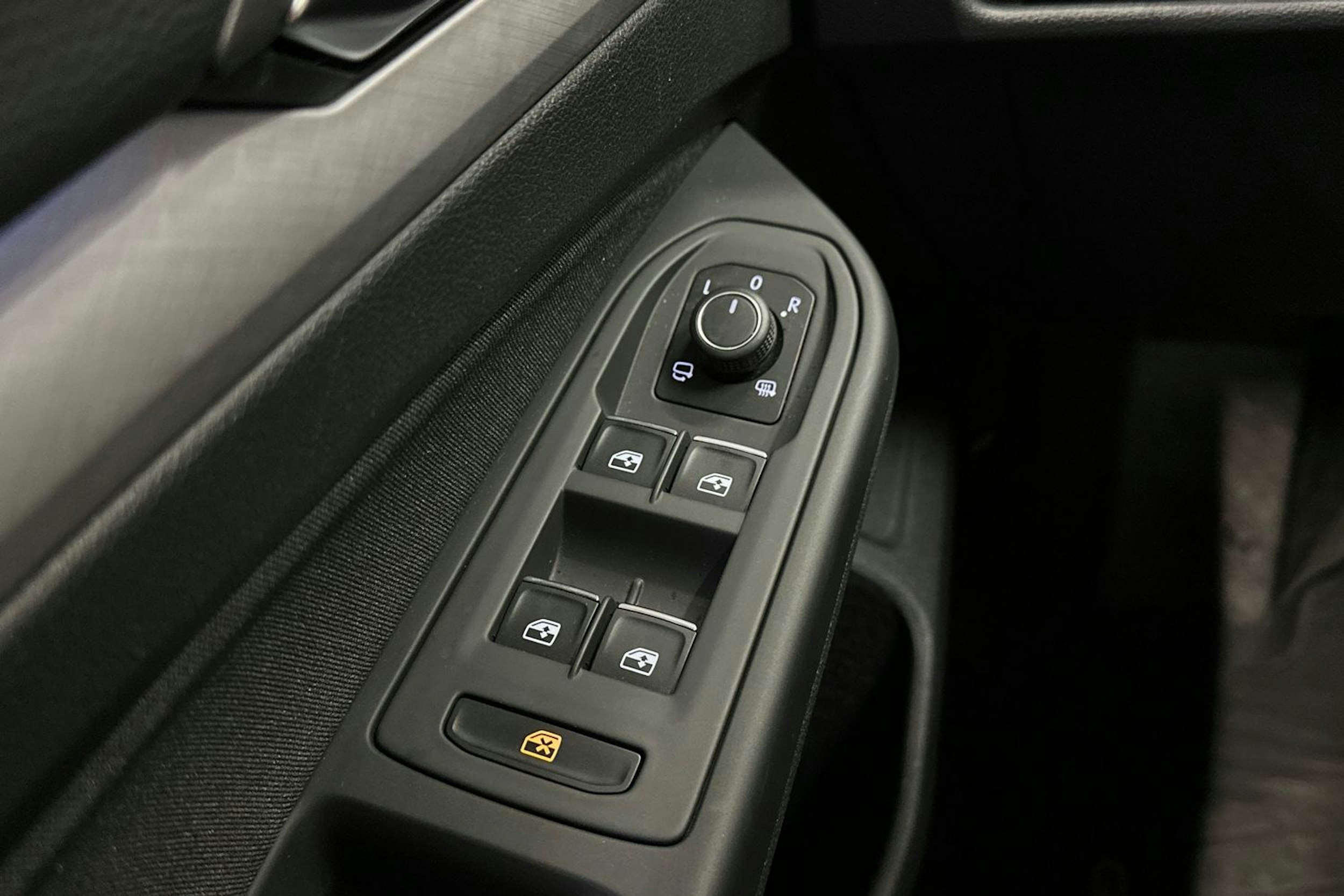 valkoinen Volkswagen Golf 2021 kuva 29.