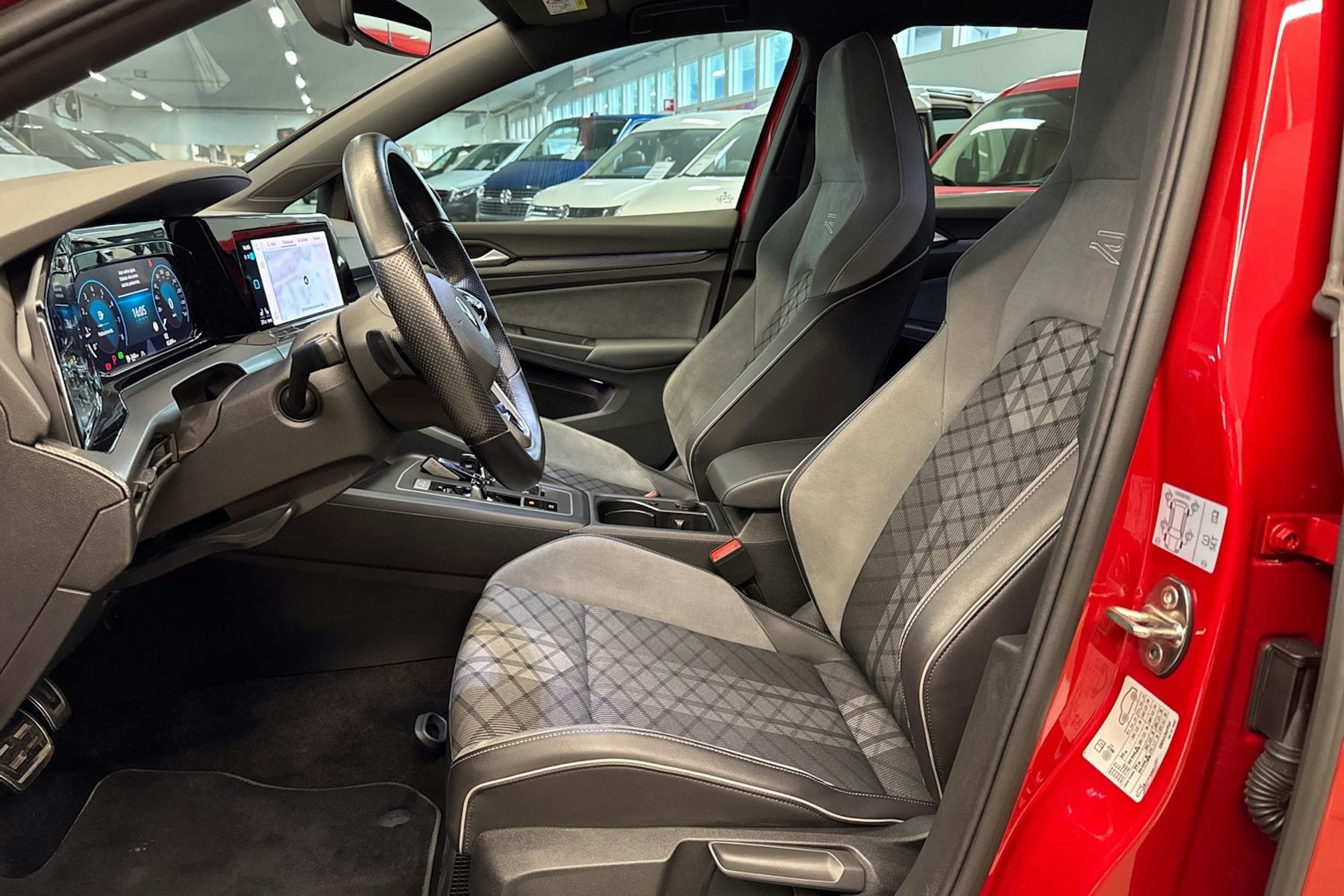 Punainen Volkswagen GOLF 2021 kuva 14.