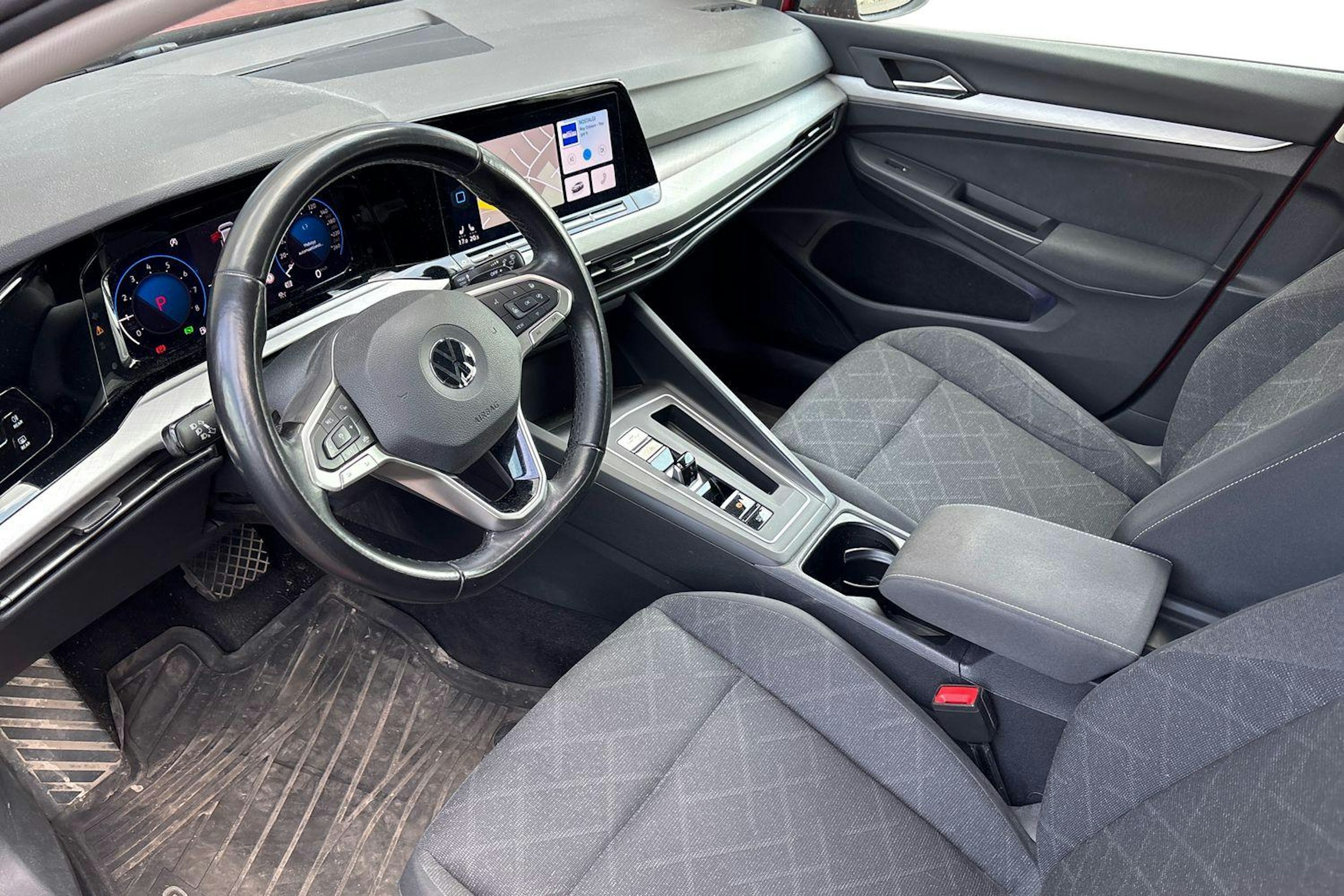 punainen Volkswagen Golf 2021 kuva 3.