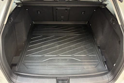 met. valkoinen Volkswagen Golf 2021 kuva 11.
