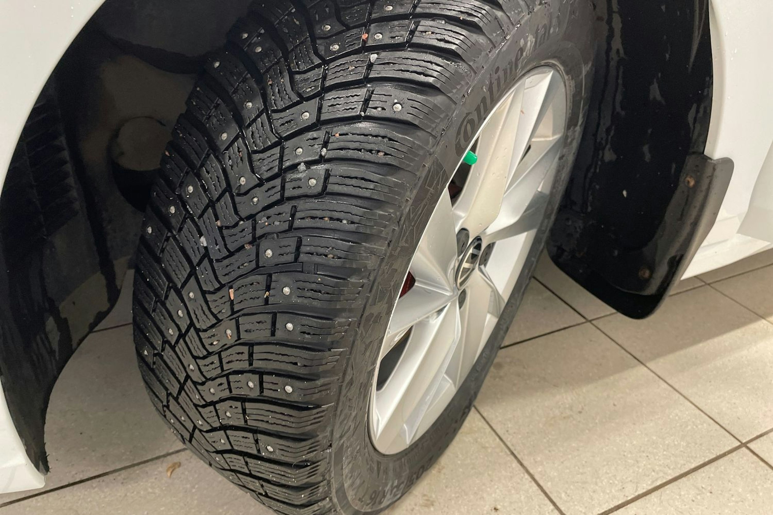 Valkoinen Volkswagen GOLF 2021 kuva 10.