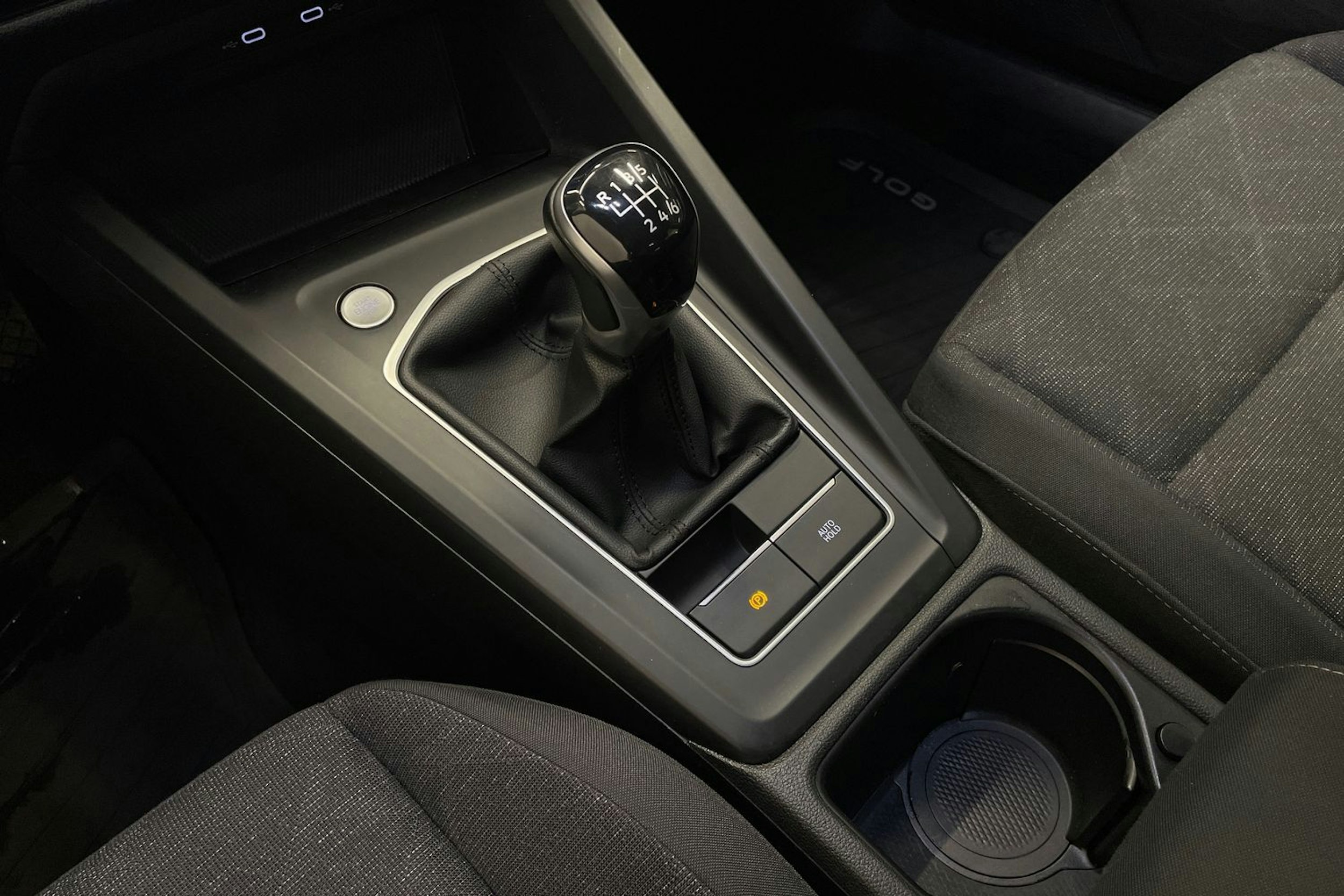 Valkoinen Volkswagen GOLF 2021 kuva 15.