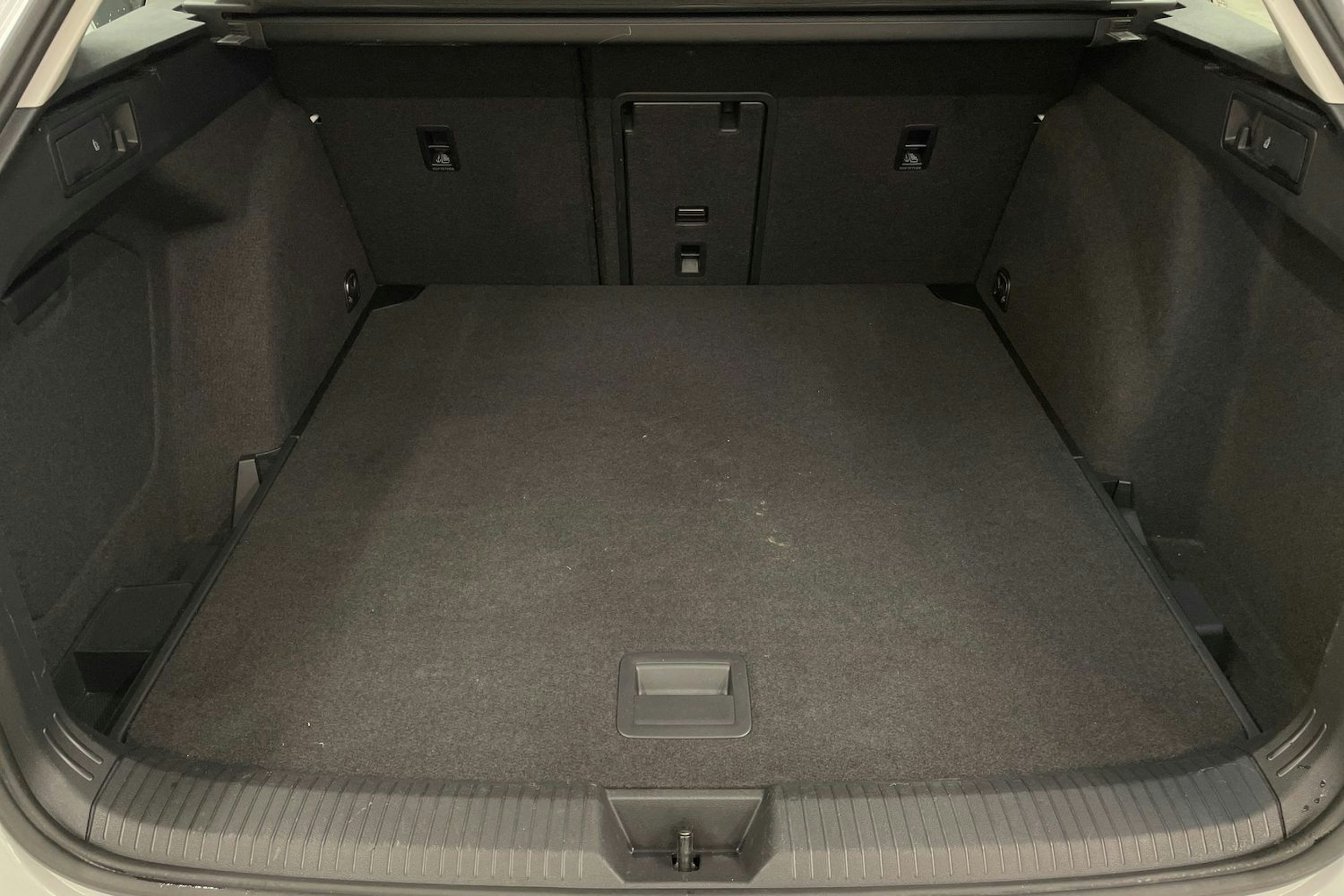 Valkoinen Volkswagen GOLF 2021 kuva 18.