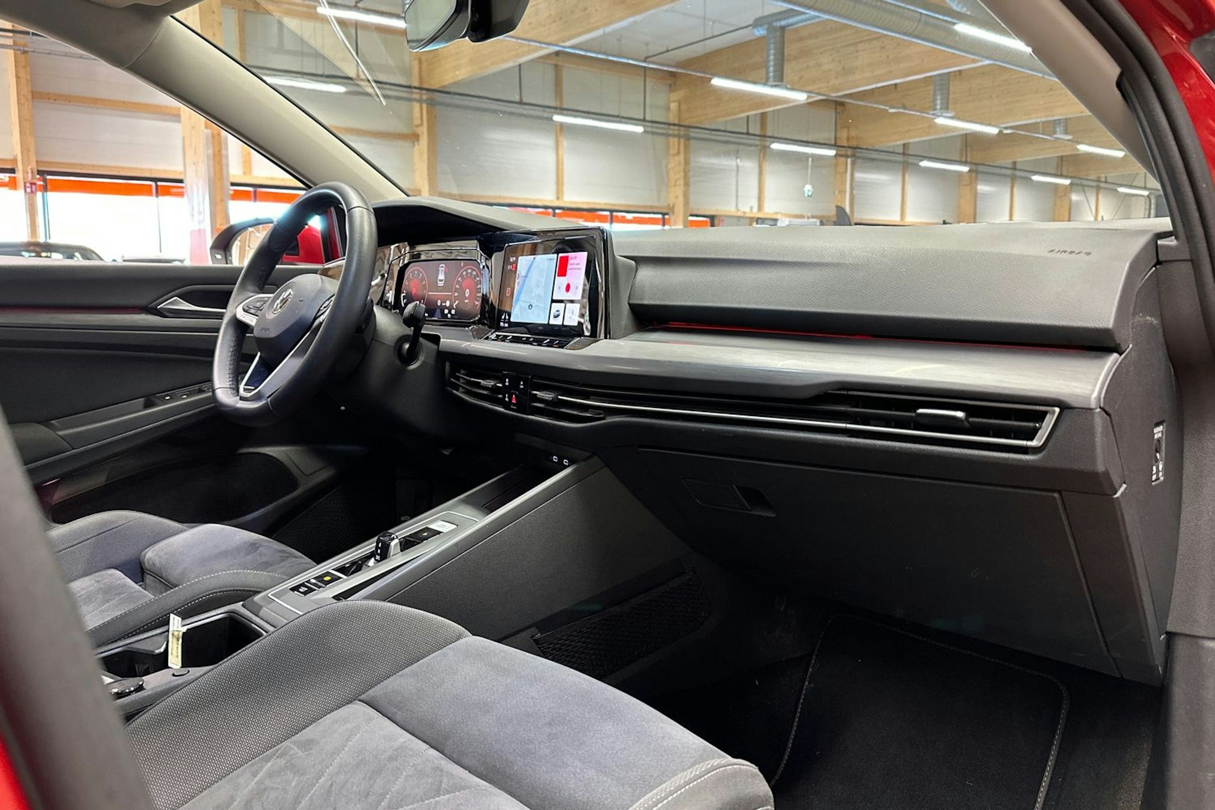 punainen Volkswagen Golf 2021 kuva 14.