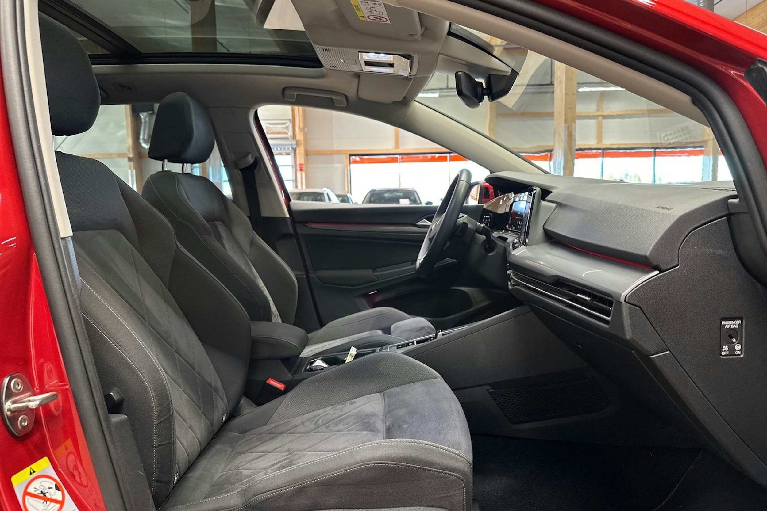 punainen Volkswagen Golf 2021 kuva 15.
