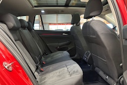 punainen Volkswagen Golf 2021 kuva 16.