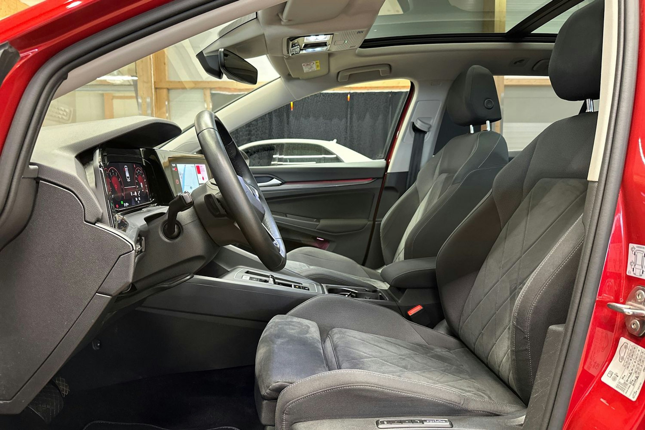 punainen Volkswagen Golf 2021 kuva 17.