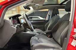 punainen Volkswagen Golf 2021 kuva 17.