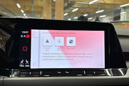 punainen Volkswagen Golf 2021 kuva 22.