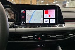 punainen Volkswagen Golf 2021 kuva 24.