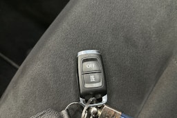 punainen Volkswagen Golf 2021 kuva 26.