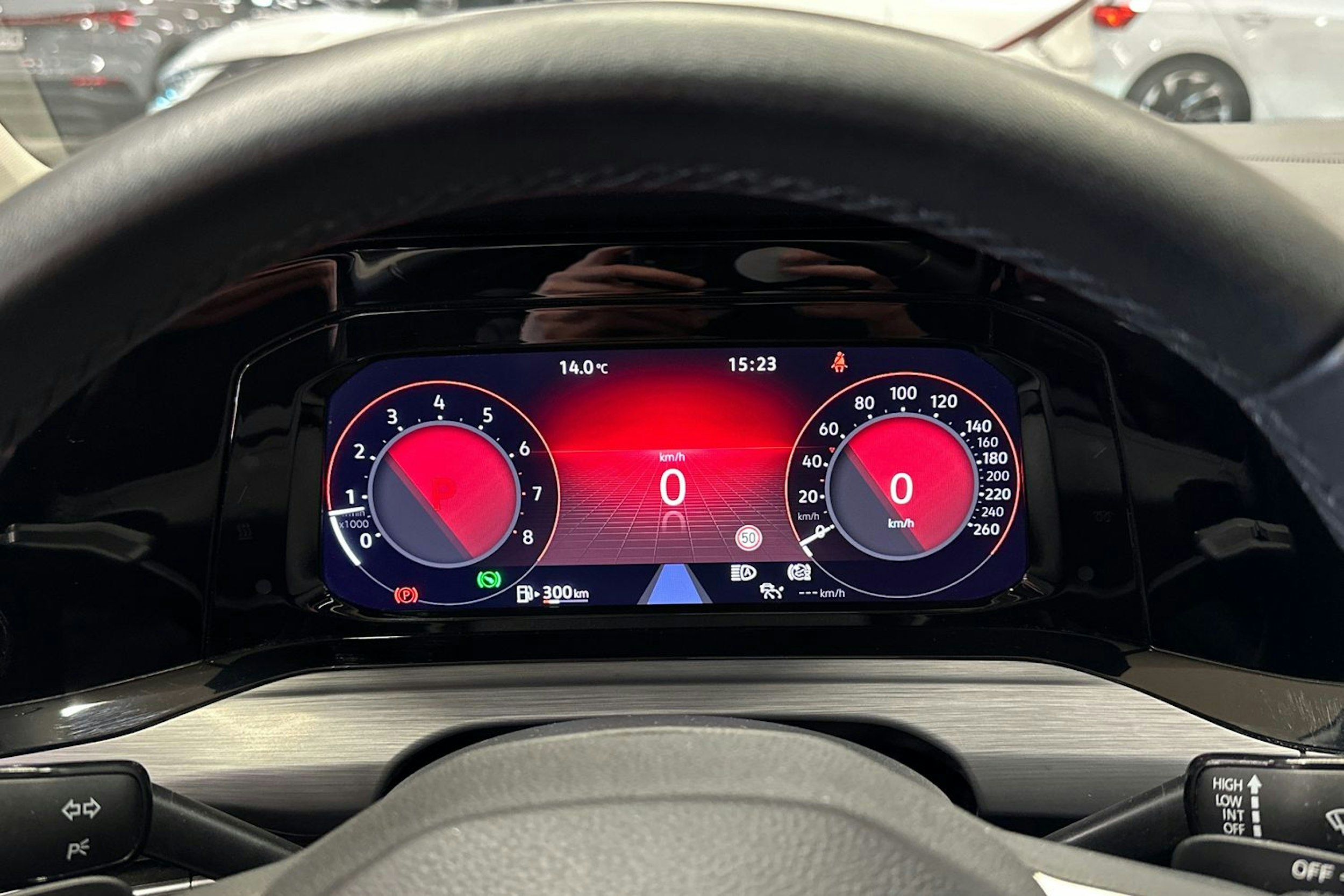 punainen Volkswagen Golf 2021 kuva 27.