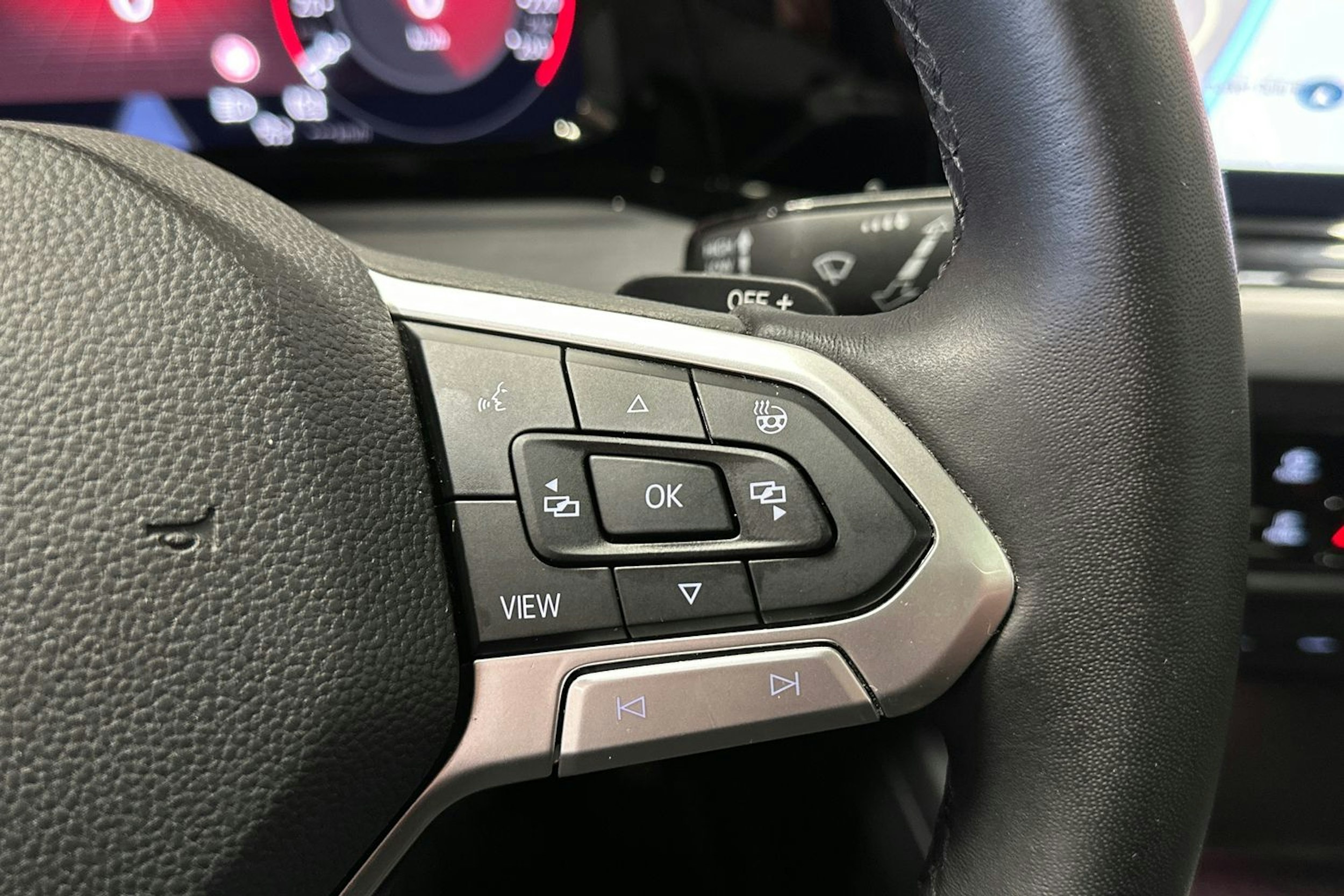 punainen Volkswagen Golf 2021 kuva 29.