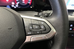 punainen Volkswagen Golf 2021 kuva 29.