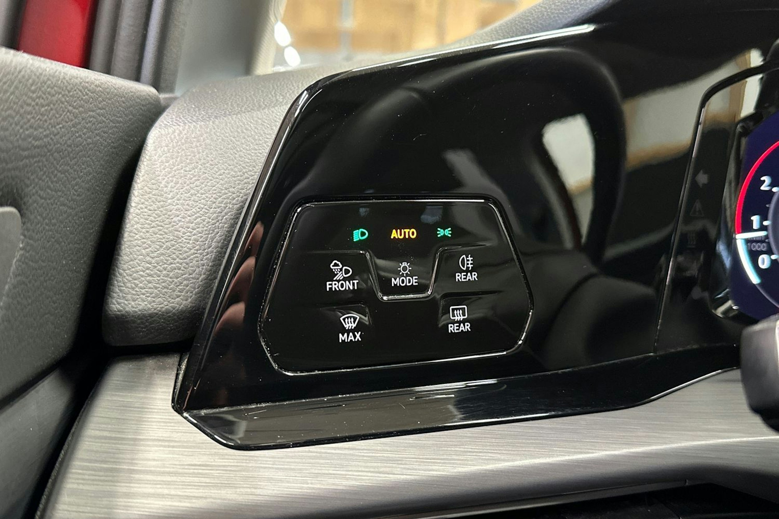 punainen Volkswagen Golf 2021 kuva 30.
