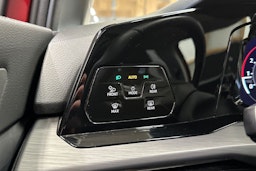 punainen Volkswagen Golf 2021 kuva 30.