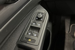 punainen Volkswagen Golf 2021 kuva 31.