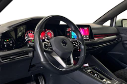 valkoinen Volkswagen Golf 2021 kuva 6.