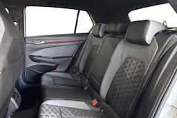 valkoinen Volkswagen Golf 2021 kuva 8.