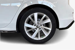 valkoinen Volkswagen Golf 2021 kuva 9.